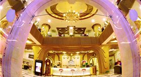 Khách sạn Holiday One