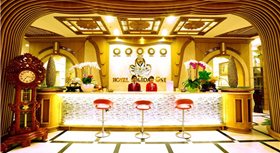 Khách sạn Holiday One