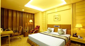 Khách sạn Holiday One