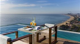 A La Carte Da Nang Beach