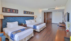 "Balcony Deluxe DBL/Twin Sea Side"