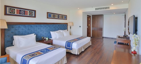 "Balcony Deluxe DBL/Twin Sea Side"