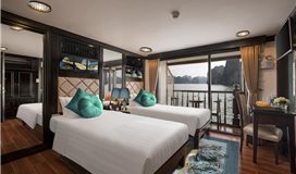 Suite Senior 3 Người Có Ban Công Riêng & Bể Sục