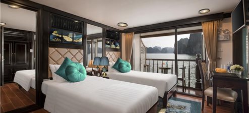 Suite Senior 3 Người Có Ban Công Riêng & Bể Sục