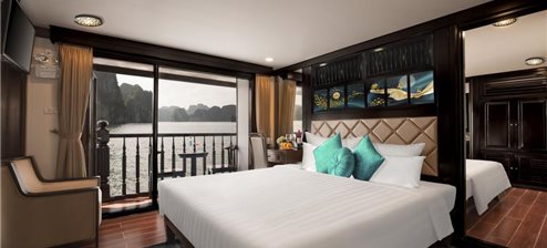 Suite Senior Có Ban Công Riêng & Bể Sục