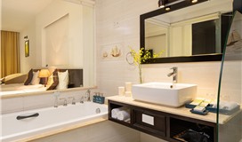 Deluxe hướng biển (Deluxe Ocean View)